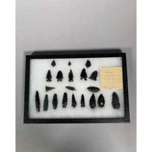 Lot Of Arrowheads And Blades In Bifaced Flint Paleo American Paleolithic Archeology