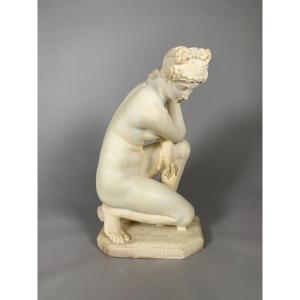 White Marble Sculpture Early 19th Century In Neoclassical Style Represents Venus In The Bay