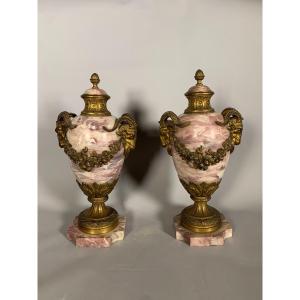 Paire De Cassolettes En Marbre Rose Et Bronze Doré Style Louis XVI