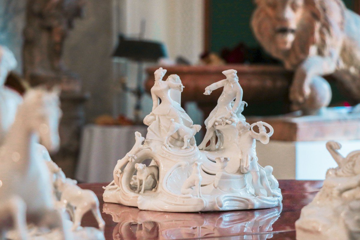 Surtout Composé D’un Ensemble De Groupes En Porcelaine De Nymphenburg -photo-3