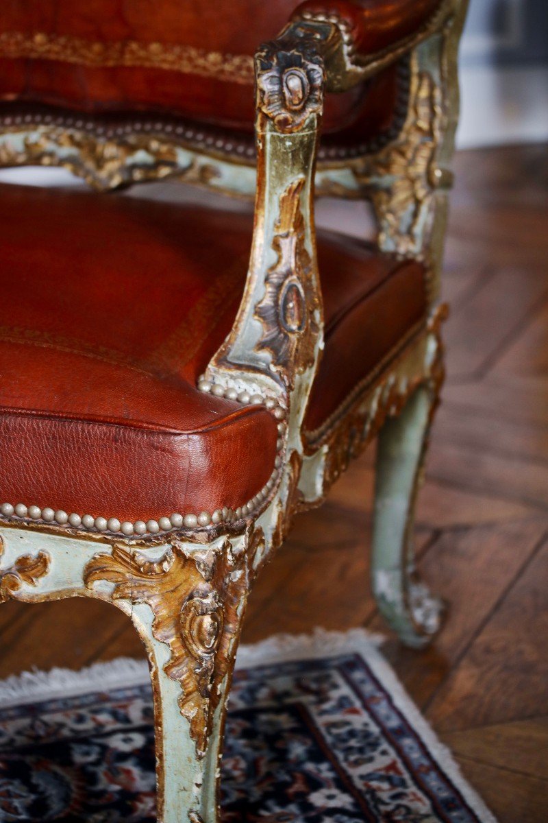 Impressive Pair Of Richly Carved Lacquered And Gilded Queen Armchairs-photo-4