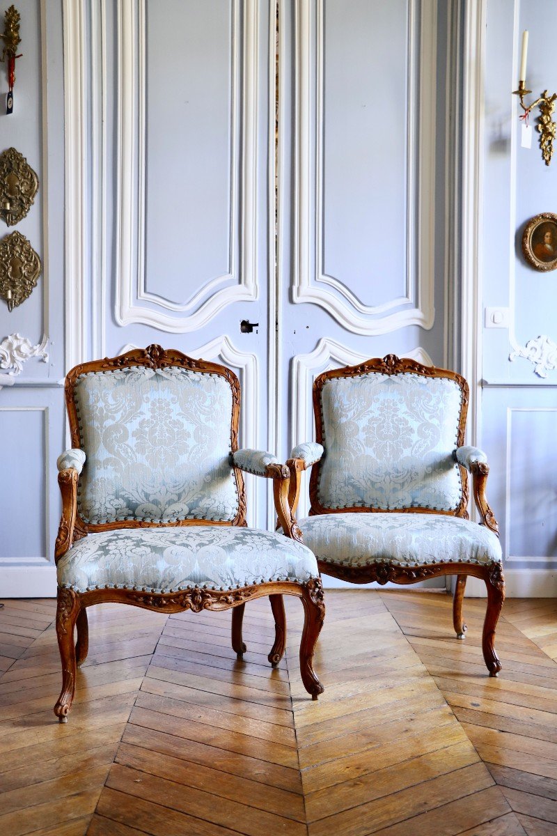 Pair Of Queen's Armchairs In Molded And Carved Beech 