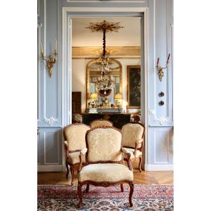 Suite De Quatre Fauteuils à La Reine Estampillés Tilliard