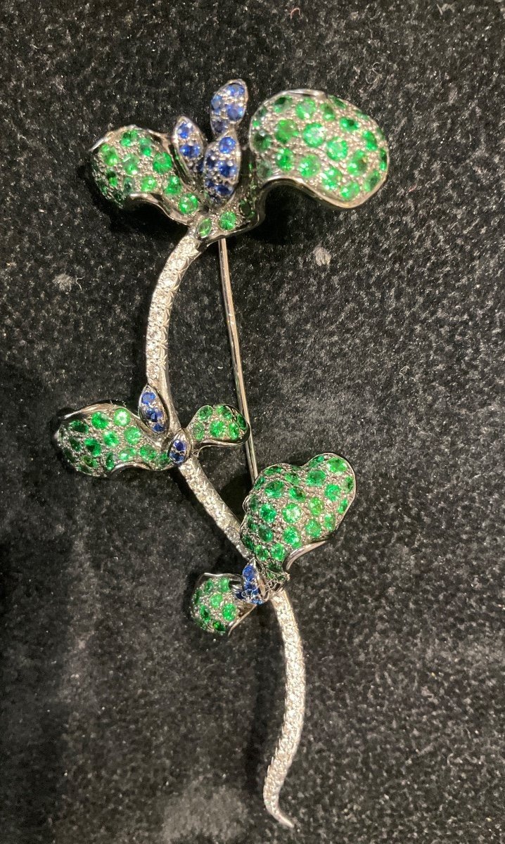 Broche Or Blanc  Diamants Grenats Vert Et Saphirs