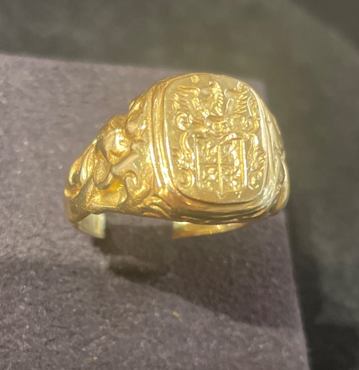 18ct Gold Signet Ring-photo-4