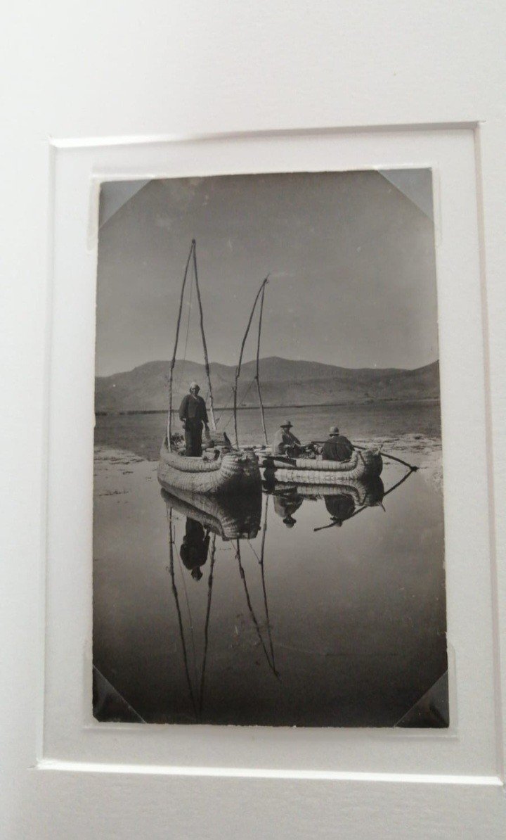 Le repos après la pêche.  Lac Titicaca. Puno. Martín Chambi.  Pérou. -photo-4