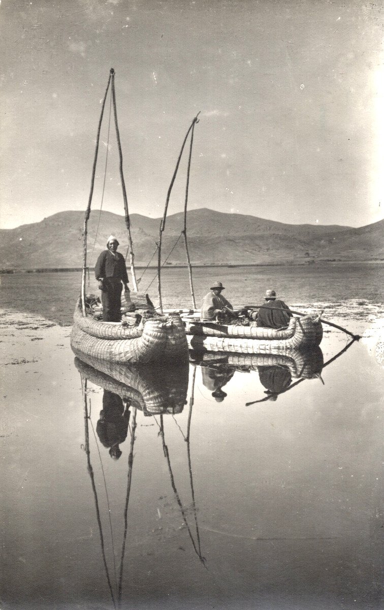 Le repos après la pêche.  Lac Titicaca. Puno. Martín Chambi.  Pérou. 