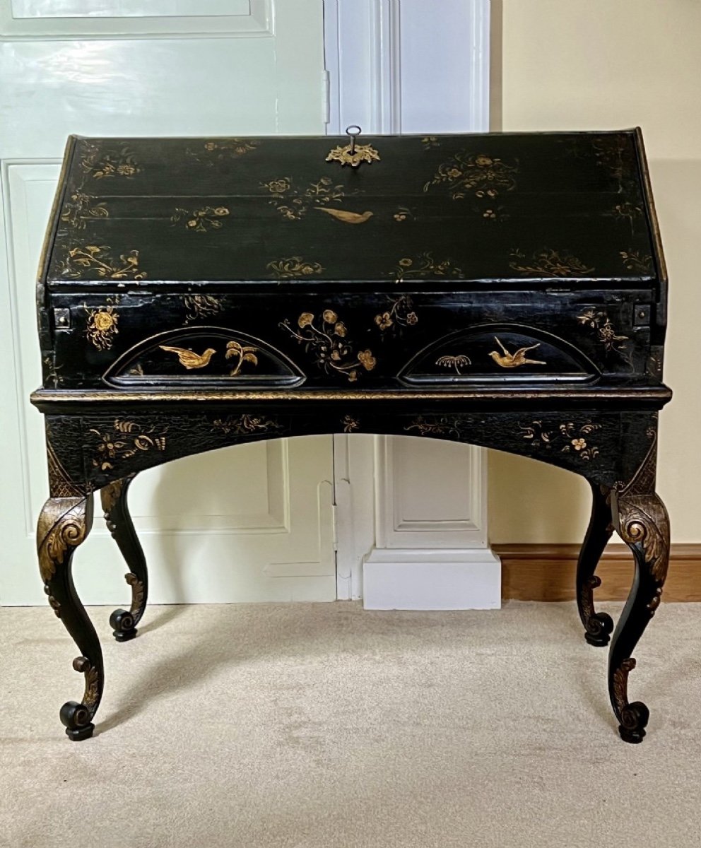 Rare Chinese Export Office In Black Lacquer From The Early 18th Century