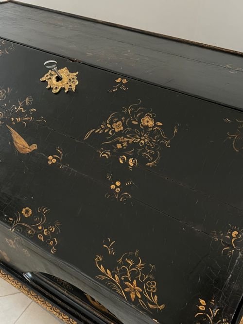 Rare Early 18th Century Chinese Black Lacquer Export Desk -photo-1