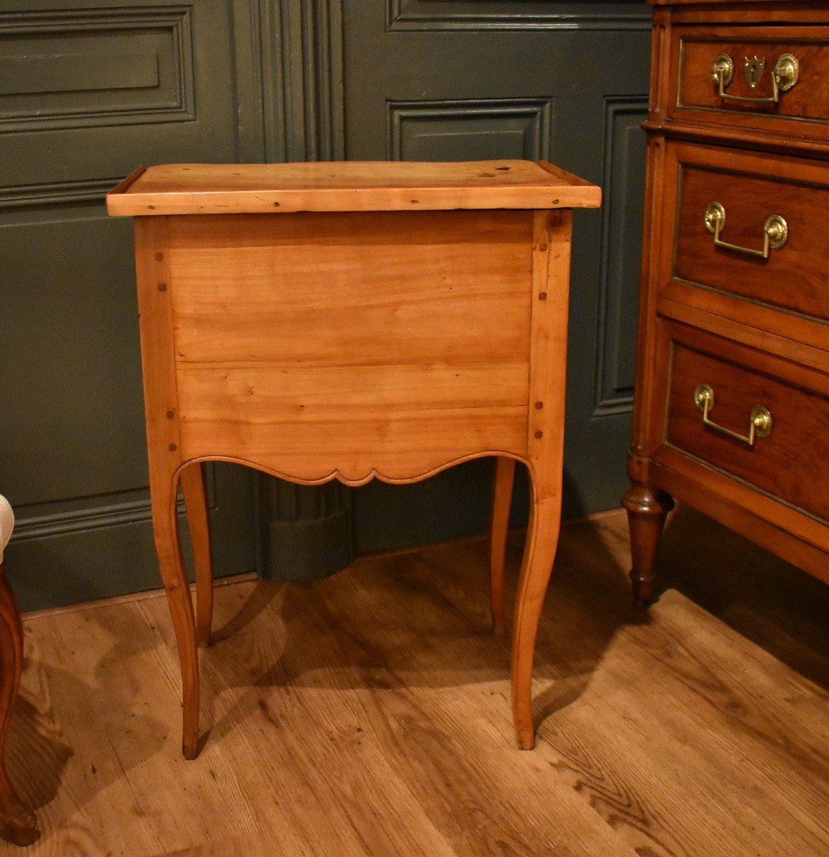 Louis XV Chiffonnière Table In Cherry-photo-6