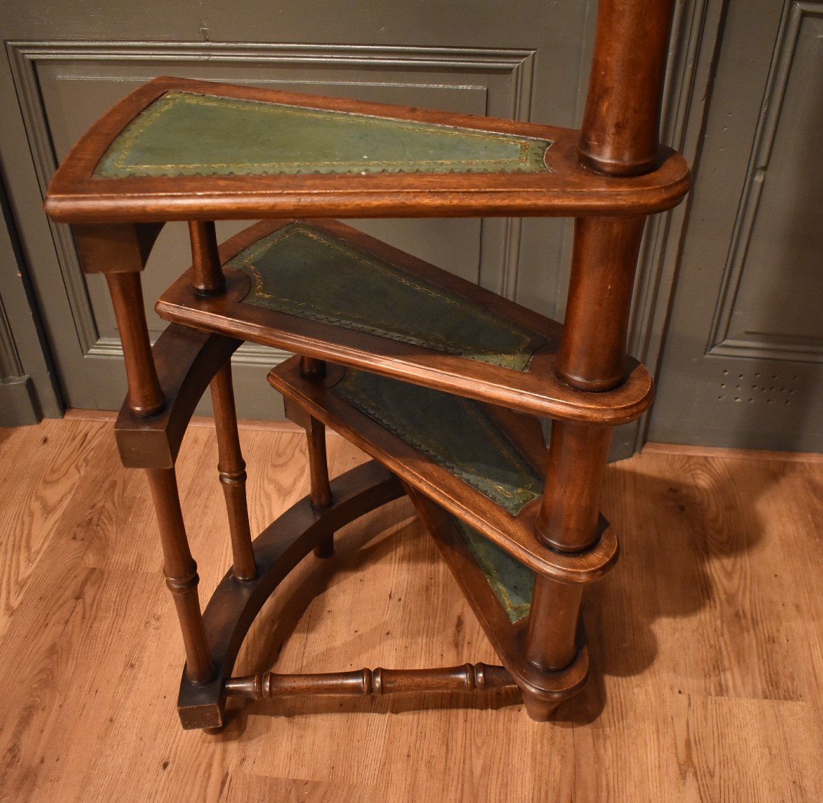 Large Library Stepladder-photo-6