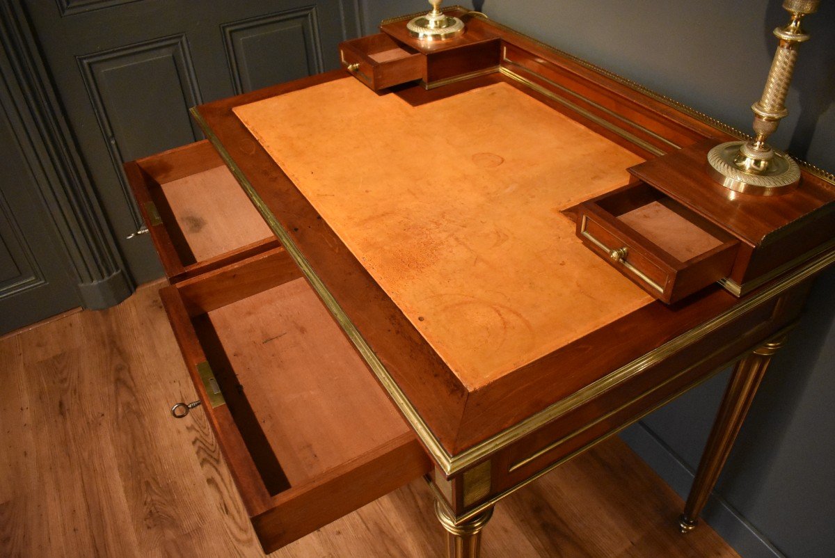 Small Louis XVI Style Mahogany Desk-photo-1