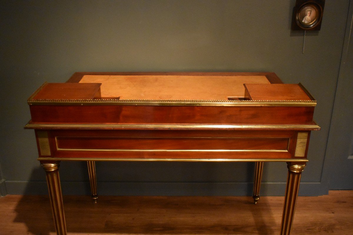 Small Louis XVI Style Mahogany Desk-photo-8