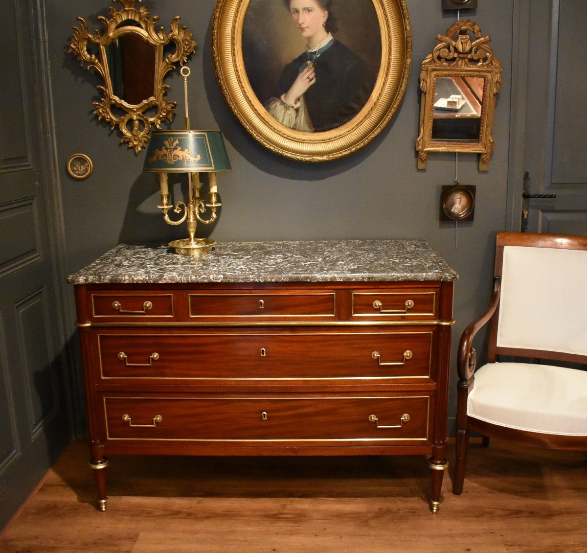 Commode De Style Louis XVI En Acajou