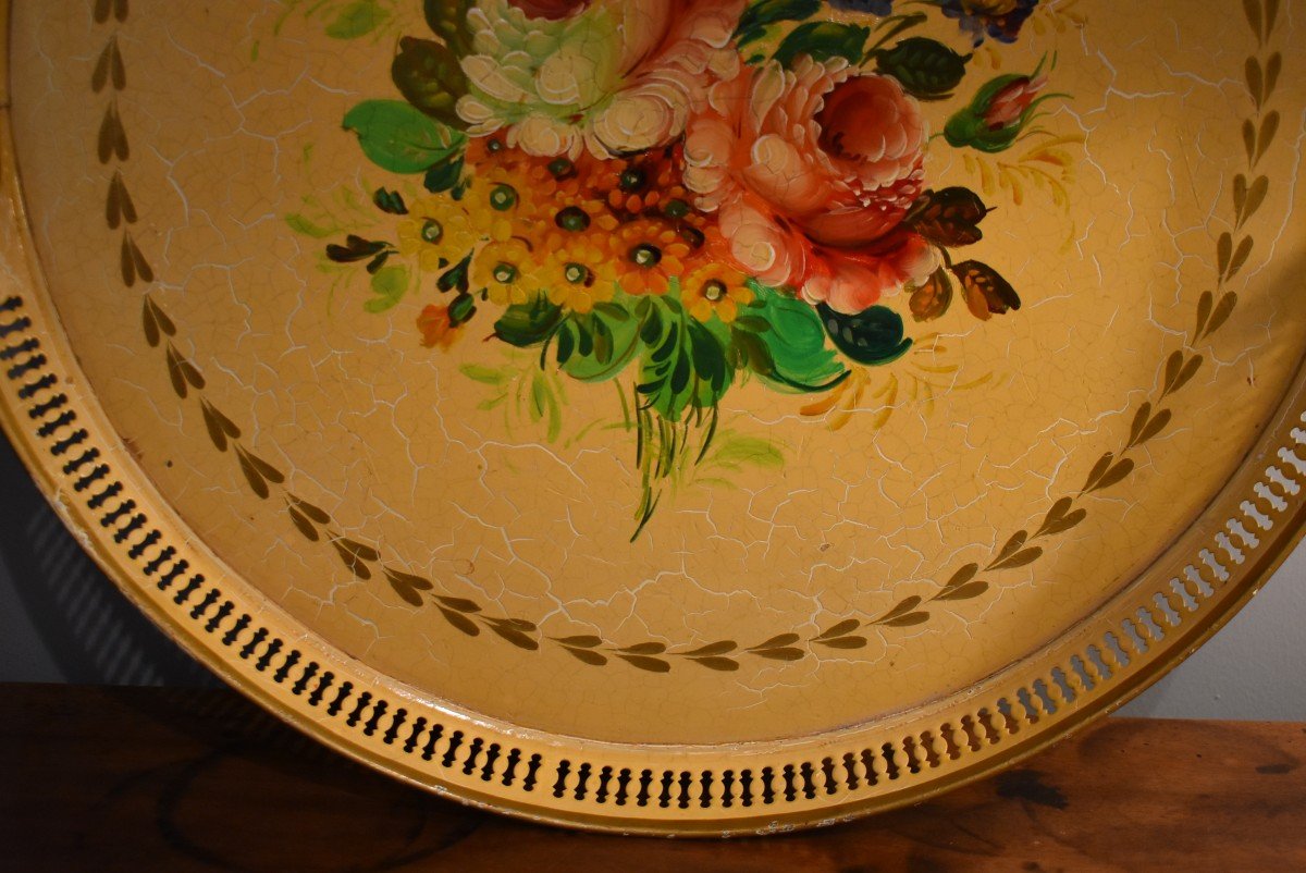 Round Tray In Painted Sheet Metal-photo-4