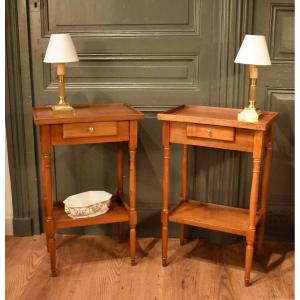 Paire De Petites Tables En Noyer