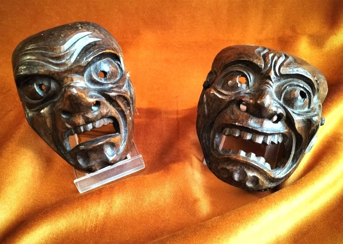 Paire De Masques Grotesques No Japon Meiji