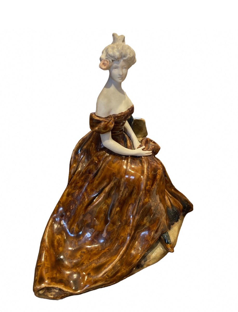 Statuette En Porcelaine émaillée Dame à La Rose Début XXe