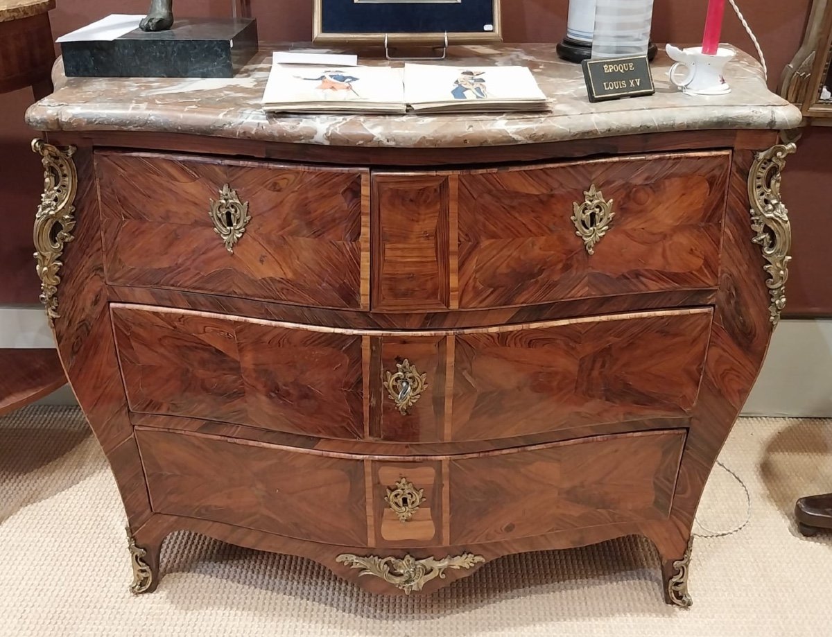 Commode d'époque Louis XV Estampillée Léonard Boudin, XVIIIe