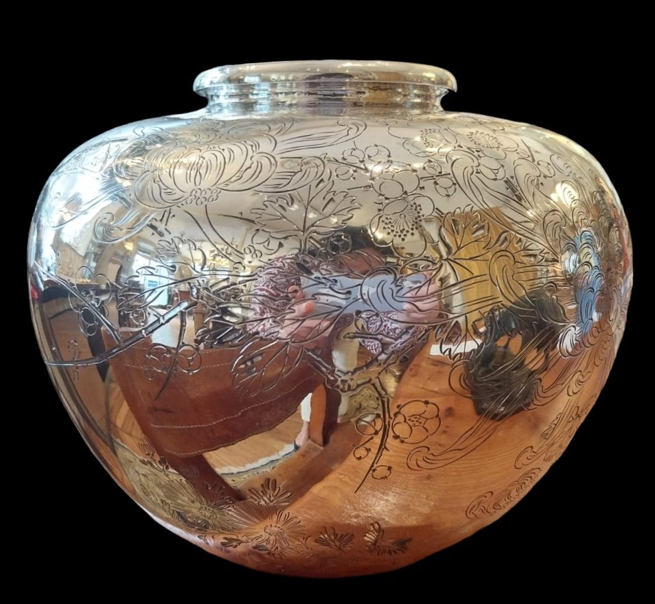 Japanese Vase In Sterling Silver, 20th Century