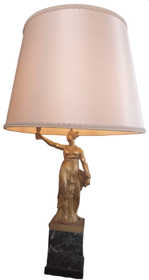 Lampe, Femme à L’antique En Bronze Doré, Début XIXe.