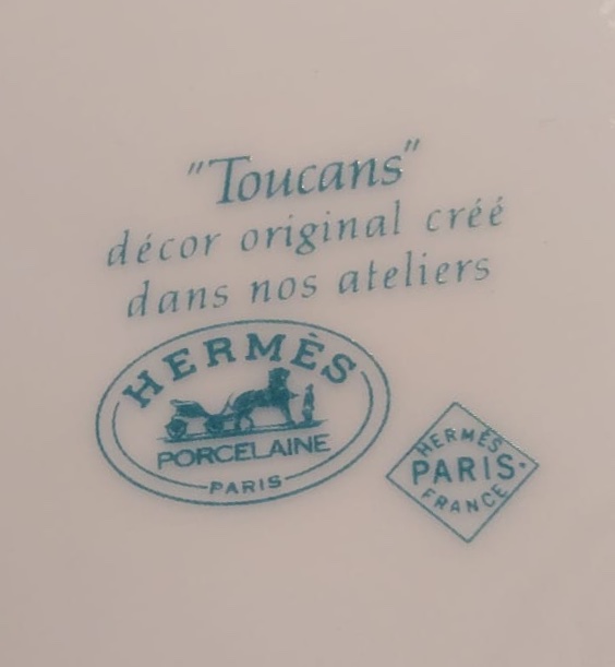 Hermès, ensemble d’assiettes de présentation en porcelaine “Toucans”, XXe-photo-3