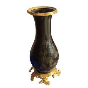 Vase En Bois Laqué Et Bronze Doré, Asie, XIXe. 