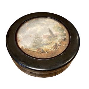 Round Scale-look Box In Tortoise Shell Decorated With A Miniature, Late 19th Century