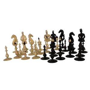 Rare Chess Set, Horn, 18th Century 