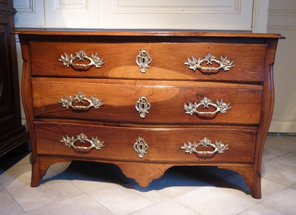 Commode époque Louis XIV noyer massif