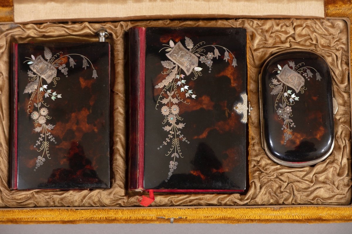 Collection Of Small Tortoiseshell Boxes-photo-5