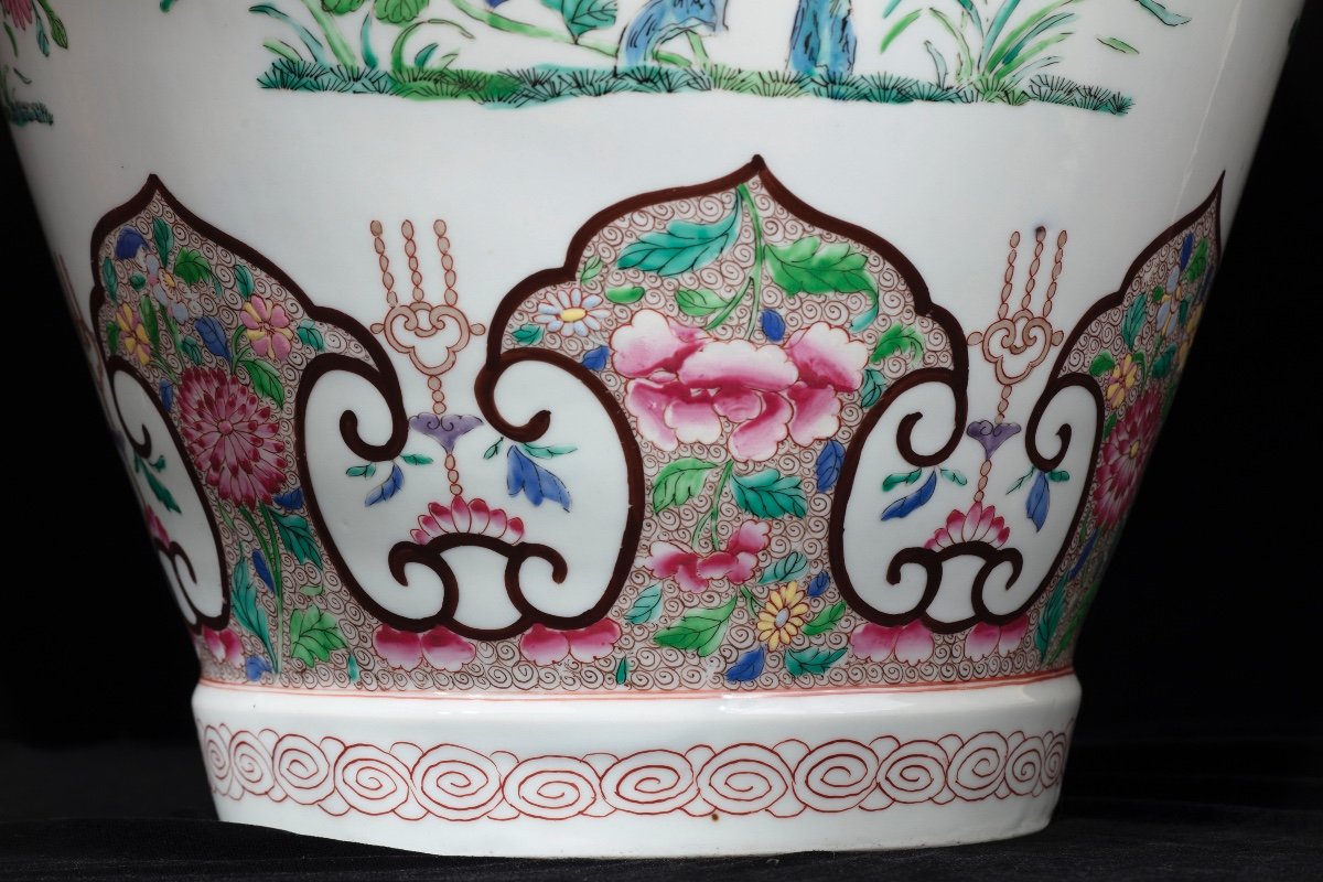 Grand Vase En Porcelaine Polychrome Dans Les Tons De Vert Et Rose, Sur Fond Blanc-photo-4