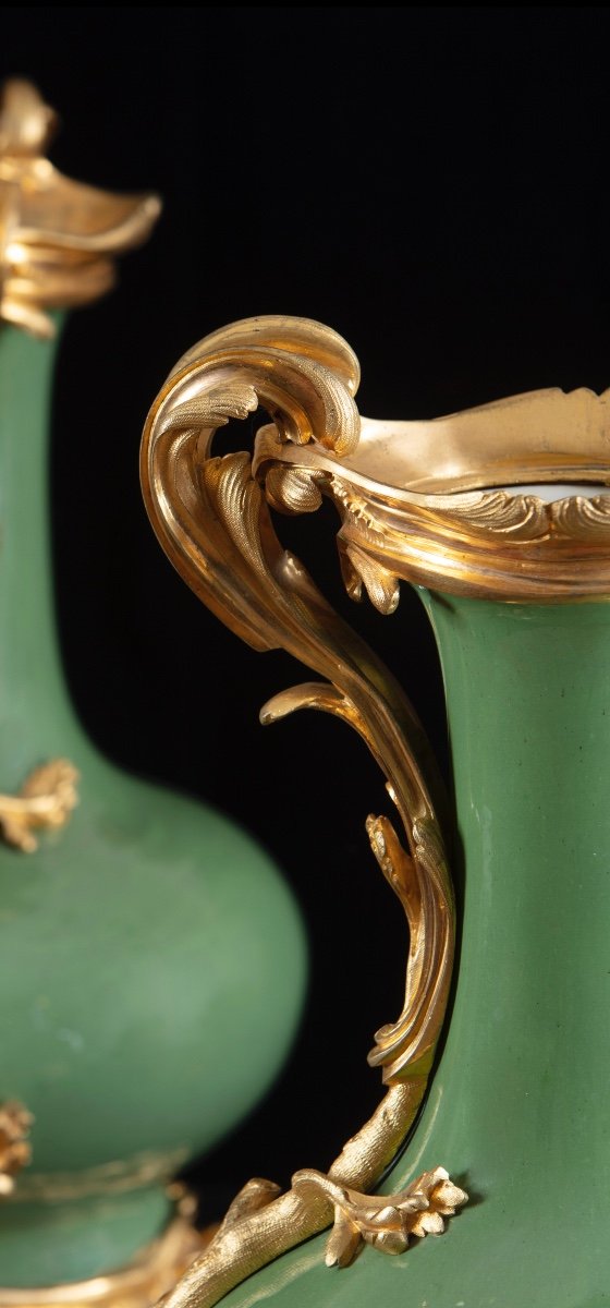 Paire De Vases En Porcelaine émaillée Verte-photo-1