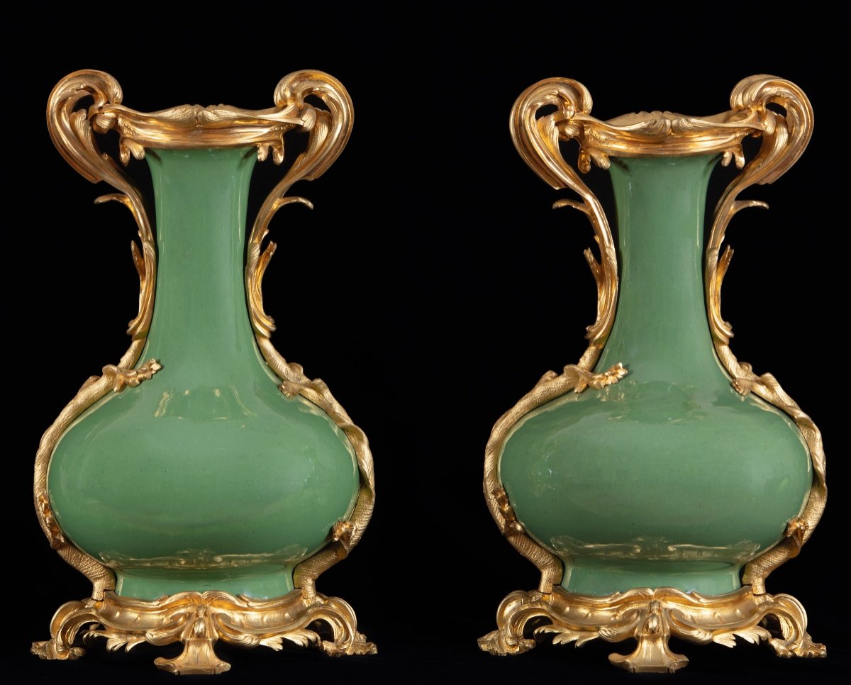 Paire De Vases En Porcelaine émaillée Verte