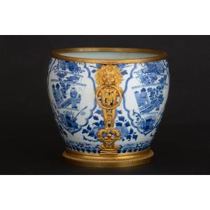 Blue And White Chinese Porcelain Cachepot From The Kangxi Era