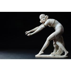 Sculpture En Albâtre Représentant Une Danseuse Aux Robes Orientales