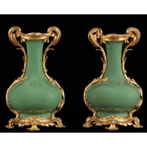 Paire De Vases En Porcelaine émaillée Verte