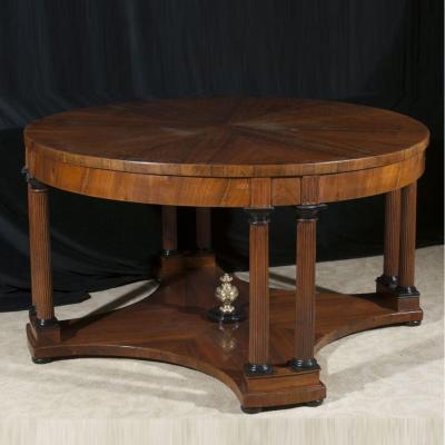 A Large Early-19th Ronde Walnut Table