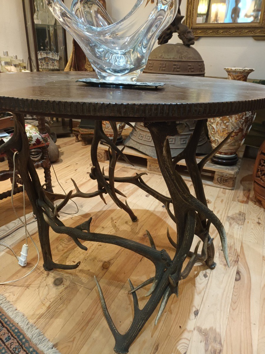 Foret Noire Table Ronde Pieds En Bois De Cerf-photo-3