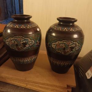 Japon  Paire De Vases En Bronze Avec émaux Cloisonnés  Signés , Meiji (fin 19eme Siècle)