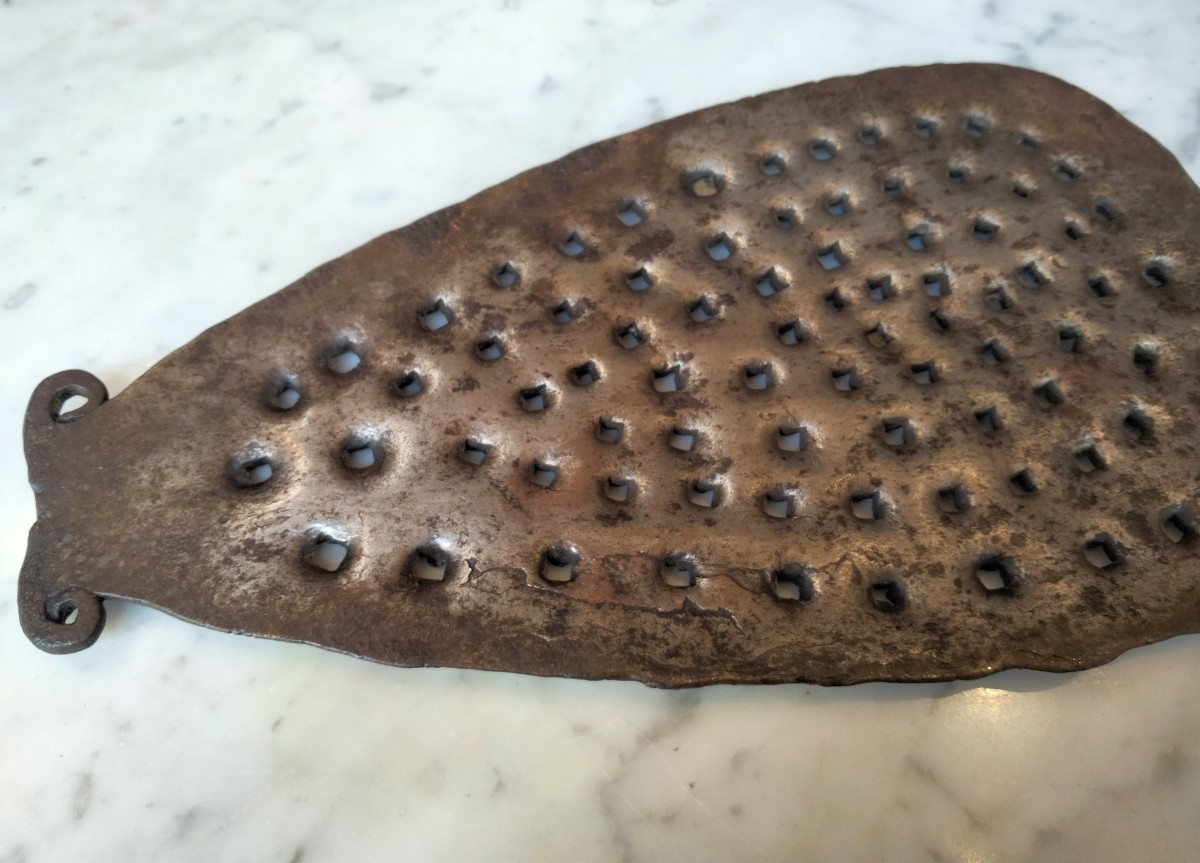 18th Century Tobacco Grater-photo-2