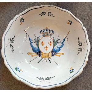 Salad Bowl With Pre-revolutionary Flags Nevers 18th Century