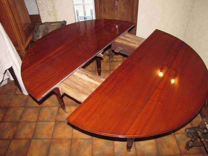 6 Legs Round Table-photo-4