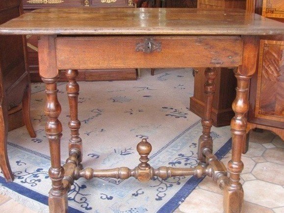 Small Louis XIII Table-photo-3