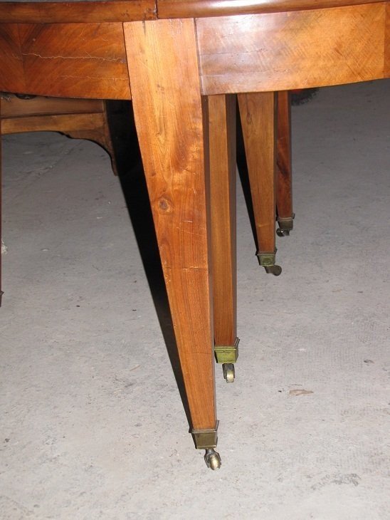 Small 6 Leg Table-photo-4