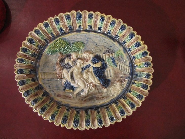 Plat en faience