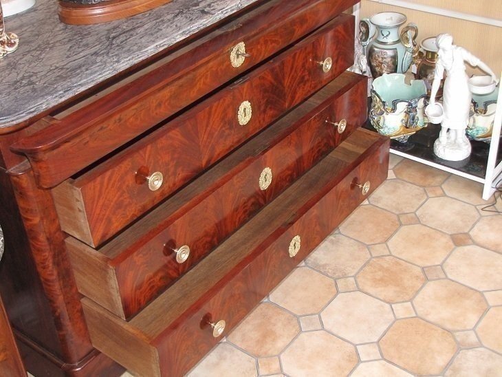 Mahogany Chest Of Drawers-photo-3