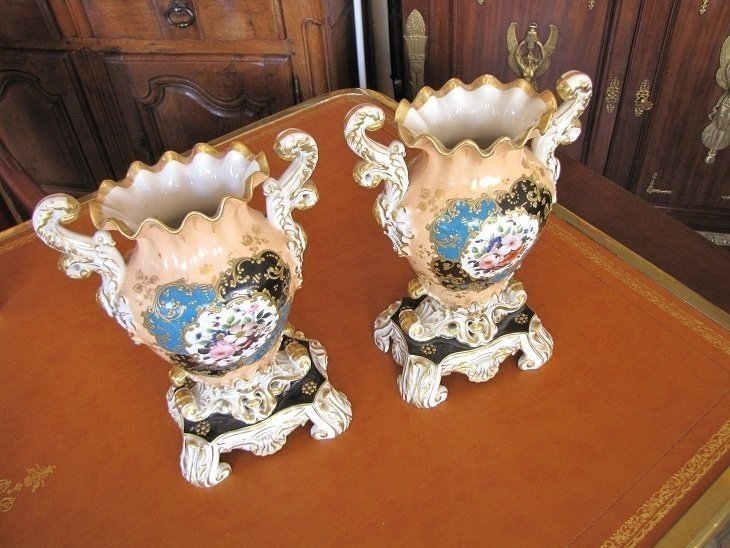 Pair Of Vases In Old Paris-photo-2