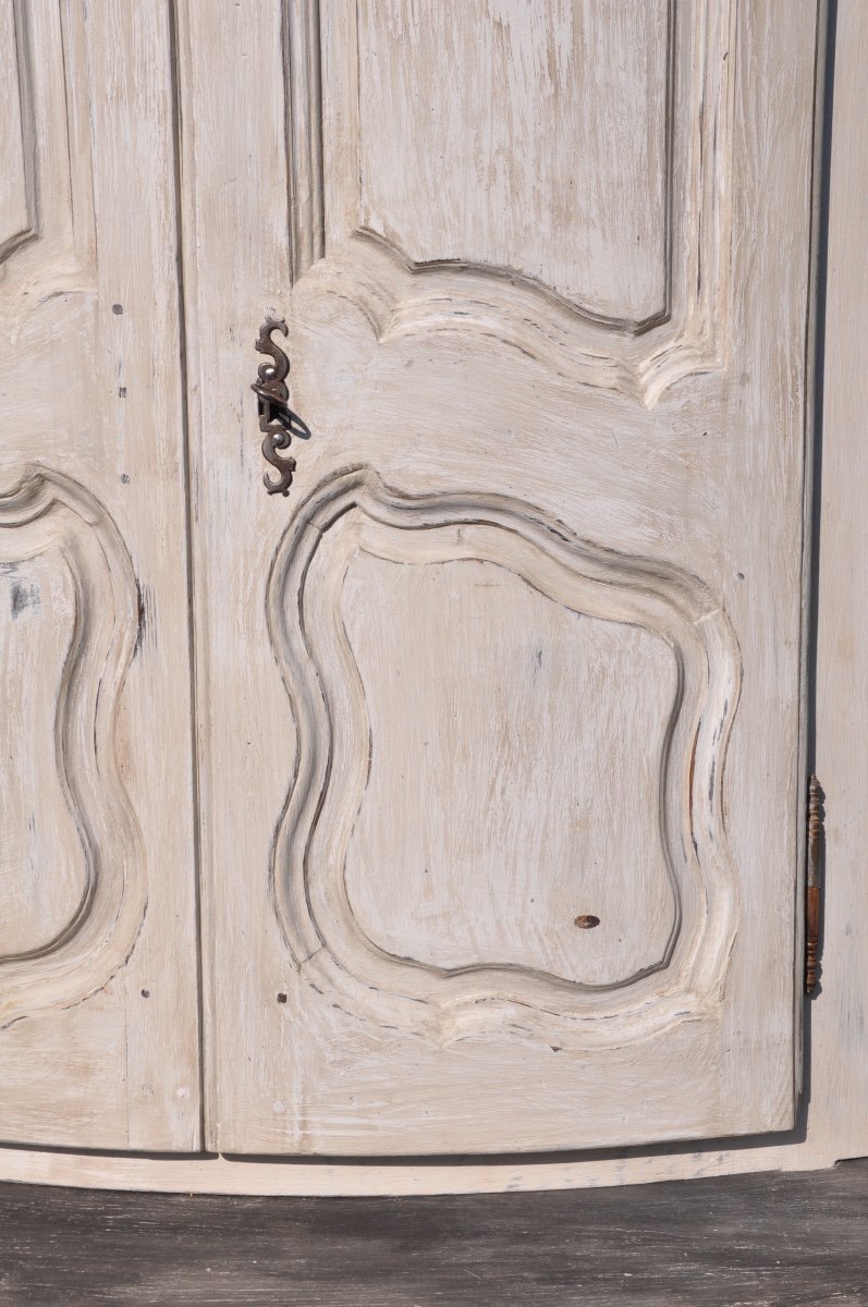 Old Woodwork Door Curved Provençal Corner Facade-photo-4