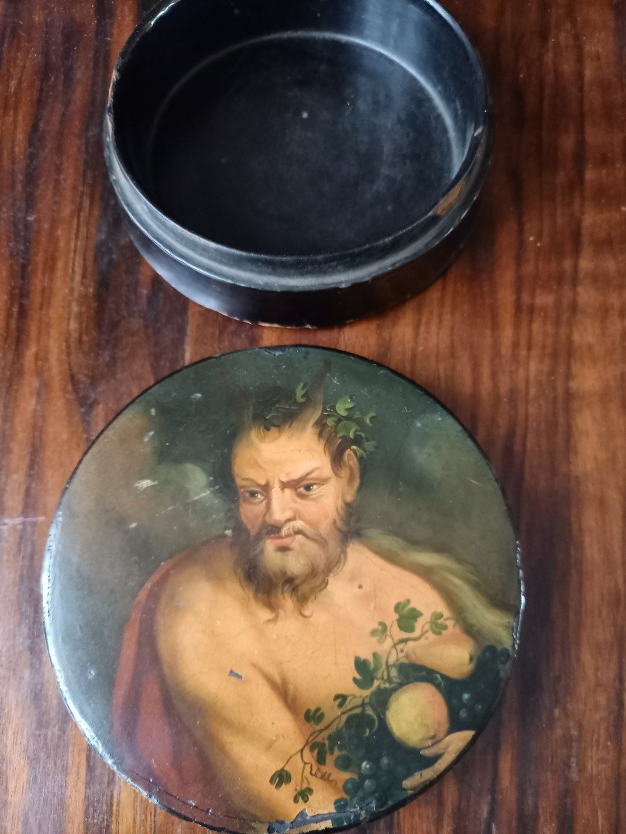 Late 18th Century Papier Mache Box, Painted With A Bacchus -photo-3